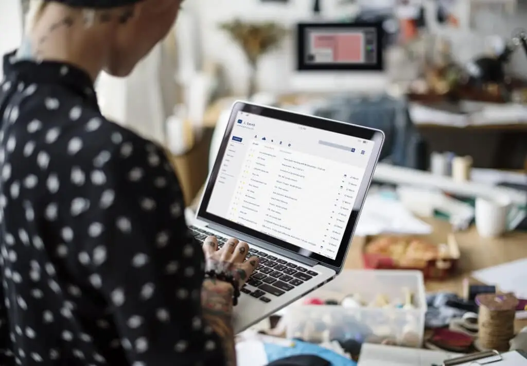 Email,Inbox,Message,List,Online,Interface